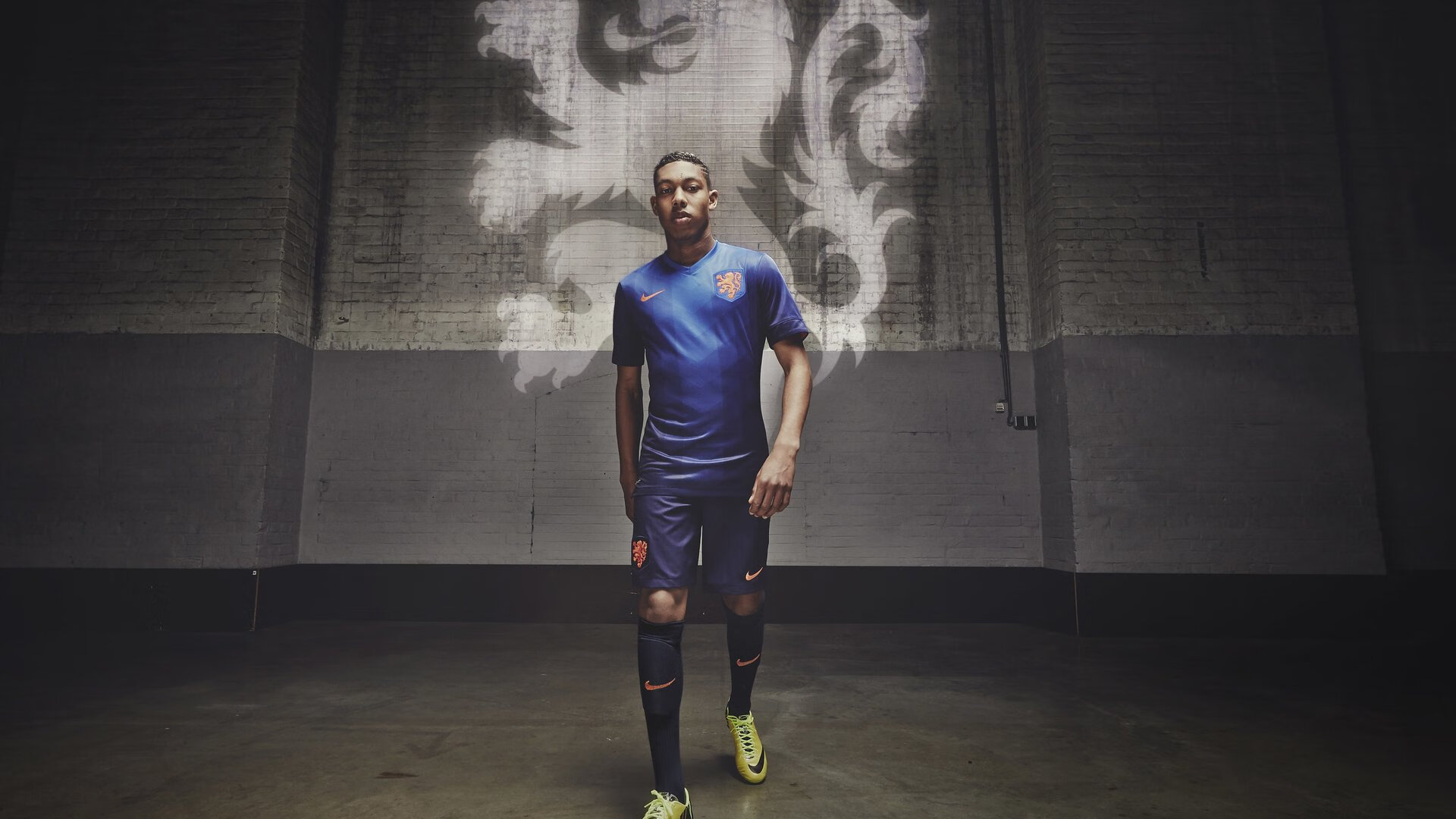 英超豪门再度调整战术体系，迎接新挑战，英超6大豪门